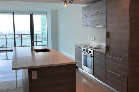 Condo in Miami, Florida, 2 bedrooms  № 1953227 - photo 4