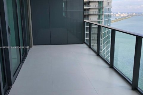 Condo in Miami, Florida, 2 bedrooms  № 1953227 - photo 13