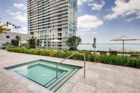 Condo in Miami, Florida, 2 bedrooms  № 1953227 - photo 23