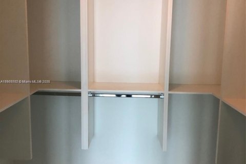 Condo in Miami, Florida, 2 bedrooms  № 1953227 - photo 11