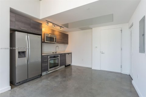 Condo in Miami, Florida, 1 bedroom  № 1954758 - photo 4