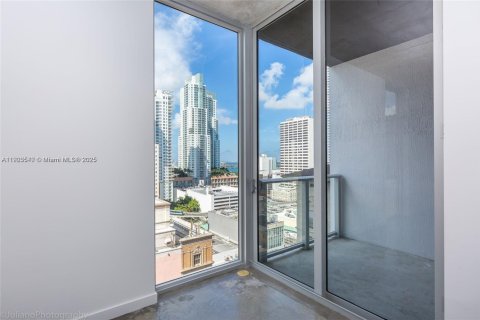 Condo in Miami, Florida, 1 bedroom  № 1954758 - photo 3
