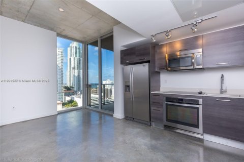 Condo in Miami, Florida, 1 bedroom  № 1954758 - photo 2
