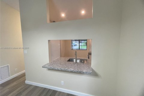 House in Coconut Creek, Florida 2 bedrooms, 137.87 sq.m. № 1857214 - photo 7