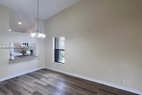 House in Coconut Creek, Florida 2 bedrooms, 137.87 sq.m. № 1857214 - photo 9