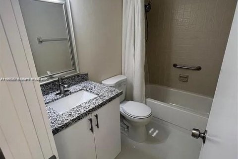 House in Coconut Creek, Florida 2 bedrooms, 137.87 sq.m. № 1857214 - photo 15