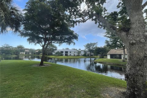 House in Coconut Creek, Florida 2 bedrooms, 137.87 sq.m. № 1857214 - photo 30