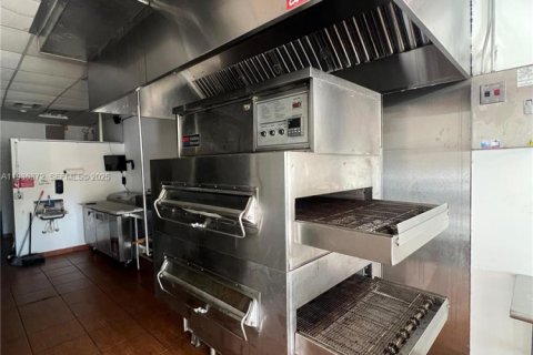 Immobilier commercial à vendre à North Miami Beach, Floride № 1994496 - photo 11