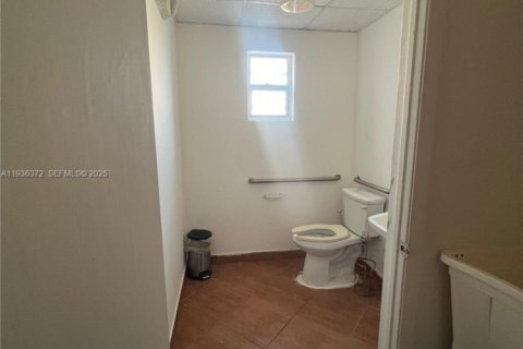 Immobilier commercial à vendre à North Miami Beach, Floride № 1994496 - photo 12