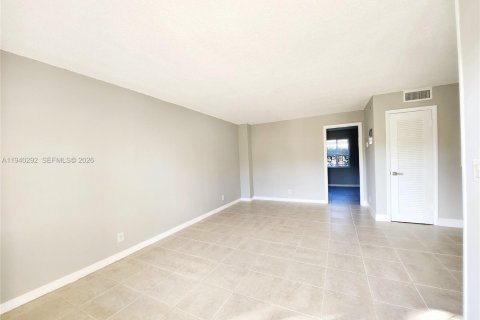 Villa ou maison à louer à Pompano Beach, Floride: 1 chambre, 387.87 m2 № 1997379 - photo 6