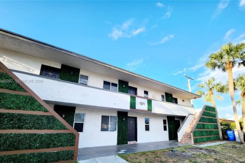 Villa ou maison à louer à Pompano Beach, Floride: 1 chambre, 387.87 m2 № 1997379 - photo 2