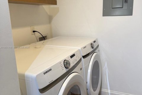 Condominio en venta en West Palm Beach, Florida, 2 dormitorios, 103.59 m2 № 2005995 - foto 15