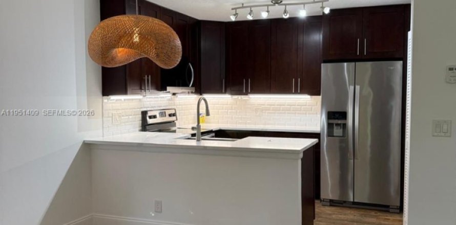 Condominio en West Palm Beach, Florida, 2 dormitorios  № 2005995