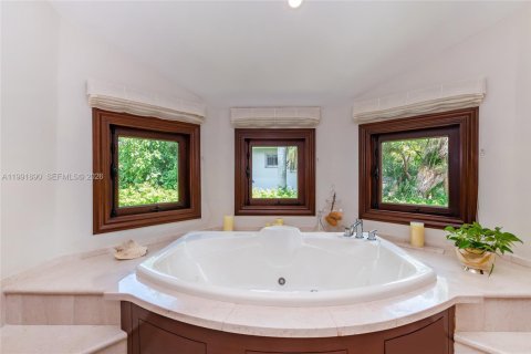 Casa en alquiler en Coral Gables, Florida, 5 dormitorios, 470.09 m2 № 2056635 - foto 16