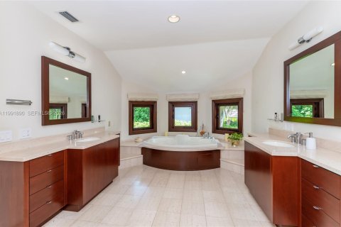 Casa en alquiler en Coral Gables, Florida, 5 dormitorios, 470.09 m2 № 2056635 - foto 15