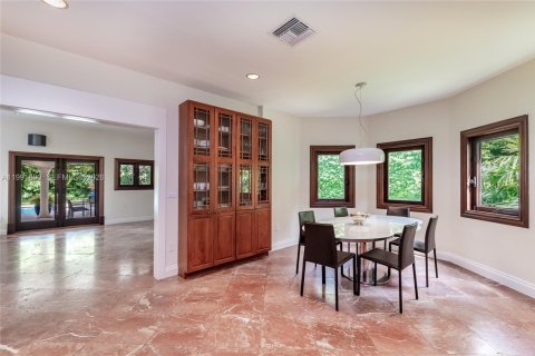 Casa en alquiler en Coral Gables, Florida, 5 dormitorios, 470.09 m2 № 2056635 - foto 9