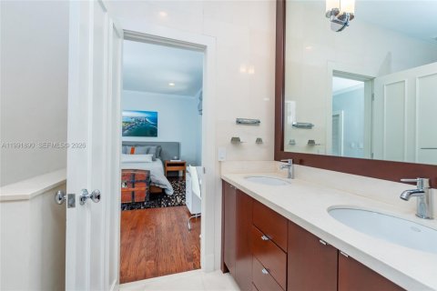 Casa en alquiler en Coral Gables, Florida, 5 dormitorios, 470.09 m2 № 2056635 - foto 18