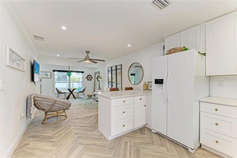 Condo in Longboat Key, Florida, 1 bedroom  № 2330387 - photo 11