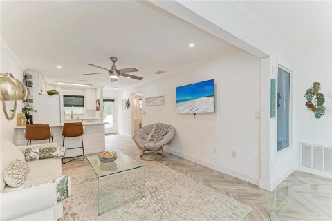Condo in Longboat Key, Florida, 1 bedroom  № 2330387 - photo 16