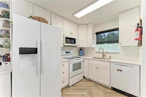 Condo in Longboat Key, Florida, 1 bedroom  № 2330387 - photo 9