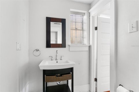House in Tampa, Florida 3 bedrooms, 146.32 sq.m. № 1858289 - photo 26