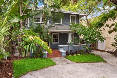 House in Tampa, Florida 3 bedrooms, 146.32 sq.m. № 1858289 - photo 2