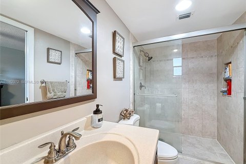 Condominio en venta en Hialeah, Florida, 2 dormitorios, 96.43 m2 № 2044793 - foto 15