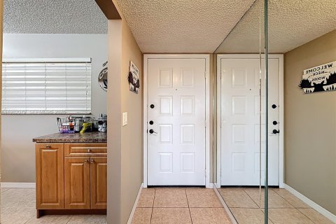 Condominio en venta en Hialeah, Florida, 2 dormitorios, 96.43 m2 № 2044793 - foto 2