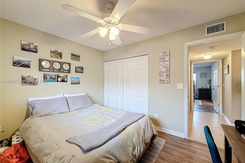 Condominio en venta en Hialeah, Florida, 2 dormitorios, 96.43 m2 № 2044793 - foto 18