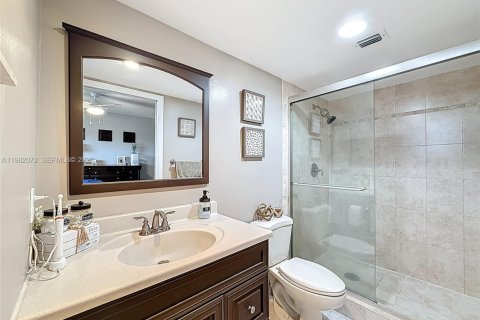 Condominio en venta en Hialeah, Florida, 2 dormitorios, 96.43 m2 № 2044793 - foto 14