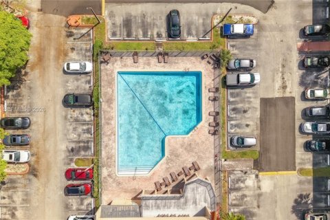 Condominio en venta en Hialeah, Florida, 2 dormitorios, 96.43 m2 № 2044793 - foto 30