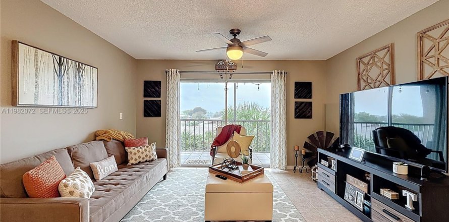 Condominio en Hialeah, Florida, 2 dormitorios  № 2044793