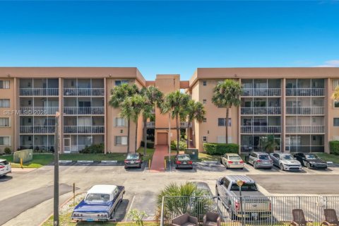 Condominio en venta en Hialeah, Florida, 2 dormitorios, 96.43 m2 № 2044793 - foto 28