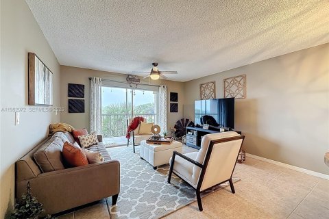 Condominio en venta en Hialeah, Florida, 2 dormitorios, 96.43 m2 № 2044793 - foto 5