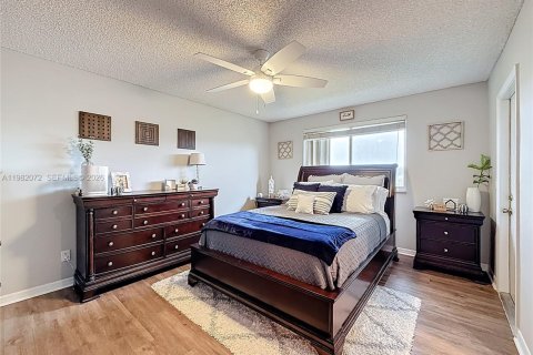 Condominio en venta en Hialeah, Florida, 2 dormitorios, 96.43 m2 № 2044793 - foto 11