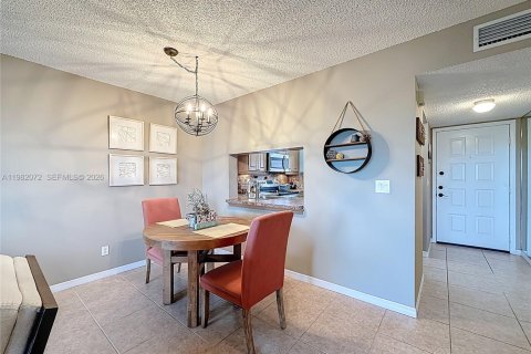 Condominio en venta en Hialeah, Florida, 2 dormitorios, 96.43 m2 № 2044793 - foto 7