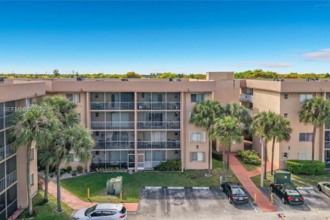 Condominio en venta en Hialeah, Florida, 2 dormitorios, 96.43 m2 № 2044793 - foto 29