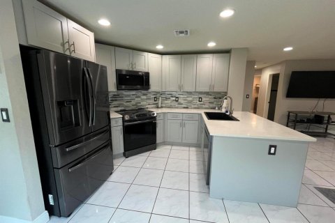 Villa ou maison à vendre à Pembroke Pines, Floride: 4 chambres, 214.79 m2 № 2083944 - photo 4