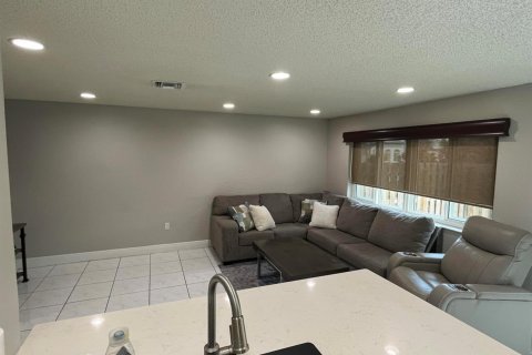 Villa ou maison à vendre à Pembroke Pines, Floride: 4 chambres, 214.79 m2 № 2083944 - photo 5