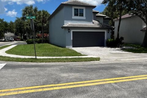 Villa ou maison à Pembroke Pines, Floride 4 chambres, 214.79 m2 № 2083944