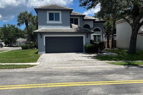 Villa ou maison à vendre à Pembroke Pines, Floride: 4 chambres, 214.79 m2 № 2083944 - photo 2