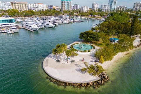 Casa en venta en Sarasota, Florida, 4 dormitorios, 269.7 m2 № 1780723 - foto 10