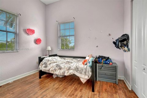 Townhouse in Pembroke Pines, Florida 3 bedrooms, 215.53 sq.m. № 1992792 - photo 25