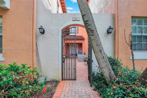 Townhouse in Pembroke Pines, Florida 3 bedrooms, 215.53 sq.m. № 1992792 - photo 3