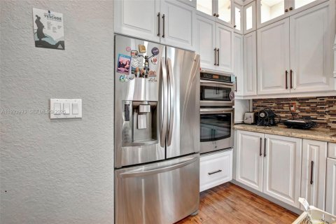 Townhouse in Pembroke Pines, Florida 3 bedrooms, 215.53 sq.m. № 1992792 - photo 20