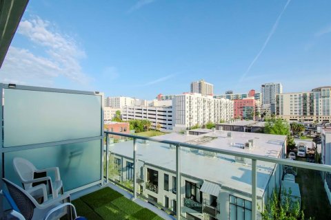 Condominio en alquiler en Tampa, Florida, 3 habitaciones, 56.3 m2 № 2429403 - foto 13