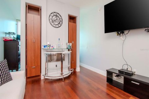 Condominio en alquiler en Tampa, Florida, 3 habitaciones, 56.3 m2 № 2429403 - foto 4