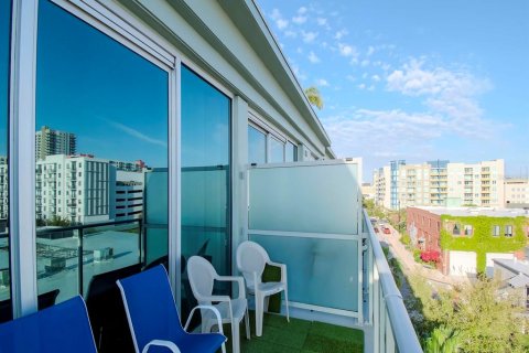 Condominio en alquiler en Tampa, Florida, 3 habitaciones, 56.3 m2 № 2429403 - foto 14