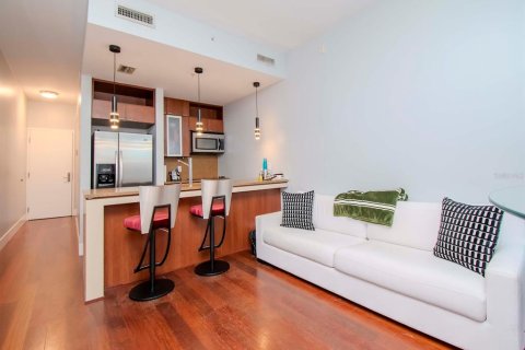 Condominio en alquiler en Tampa, Florida, 3 habitaciones, 56.3 m2 № 2429403 - foto 2