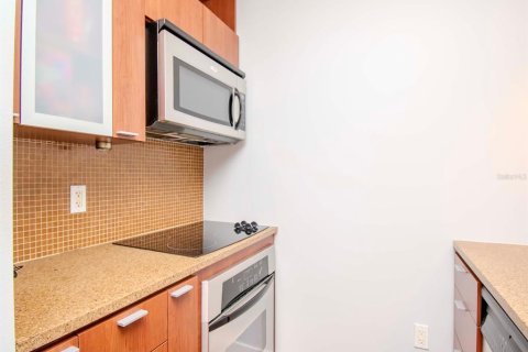 Condominio en alquiler en Tampa, Florida, 3 habitaciones, 56.3 m2 № 2429403 - foto 8
